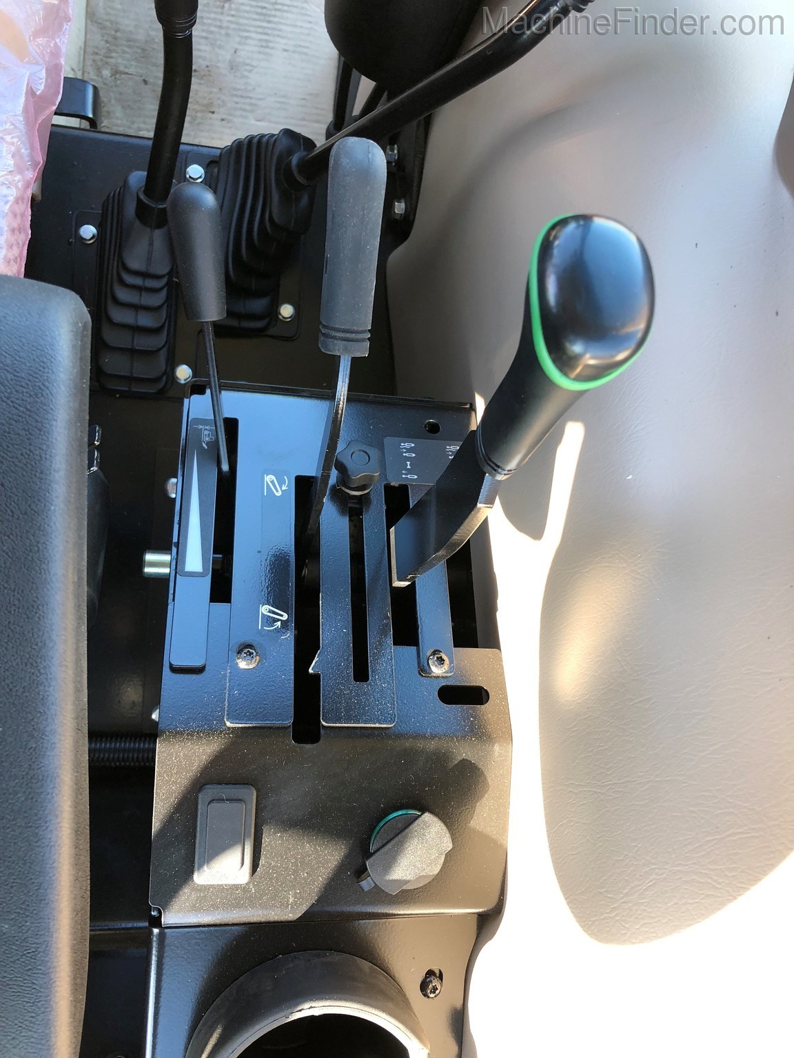 2020 John Deere 5065E Image 7