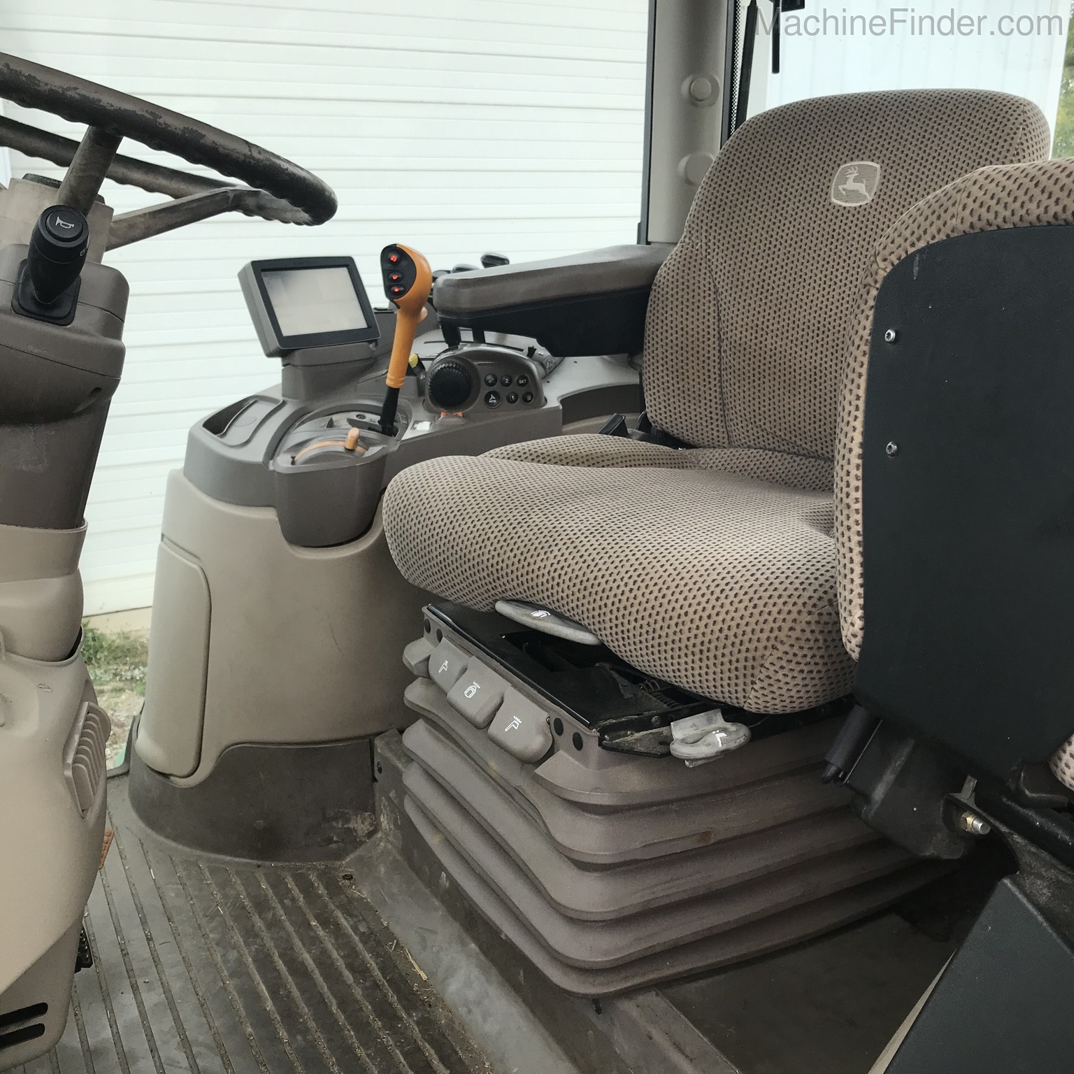 2015 John Deere 6155R Image 4