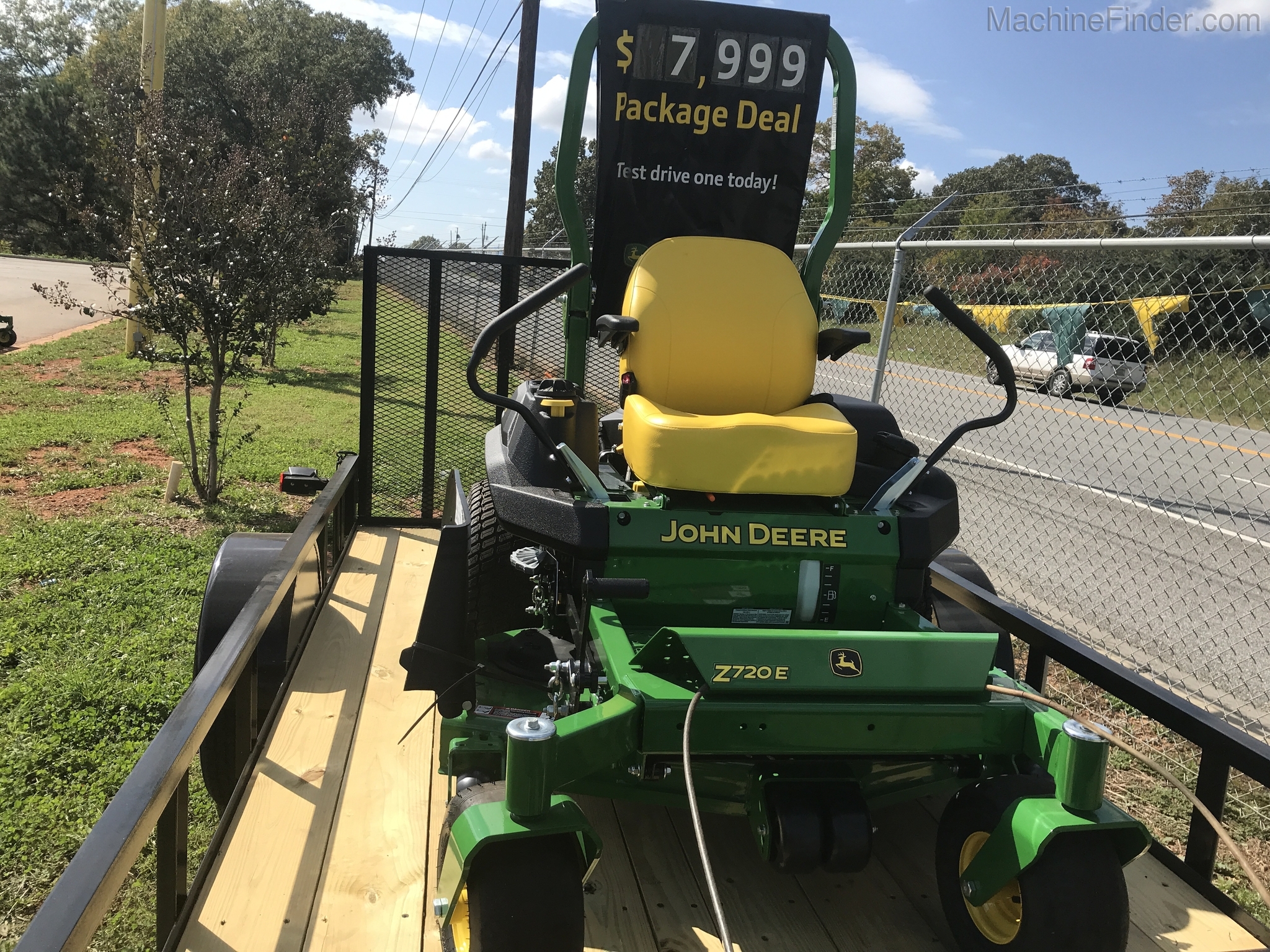 2020 John Deere Z720E Image 1