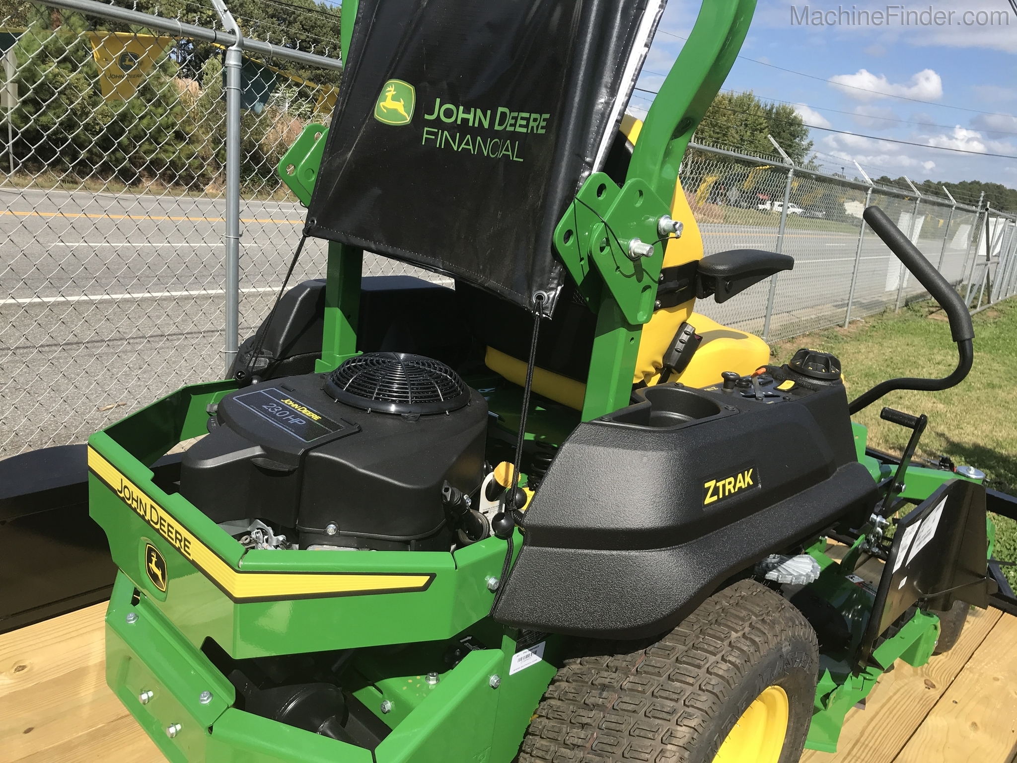 2020 John Deere Z720E Image 4