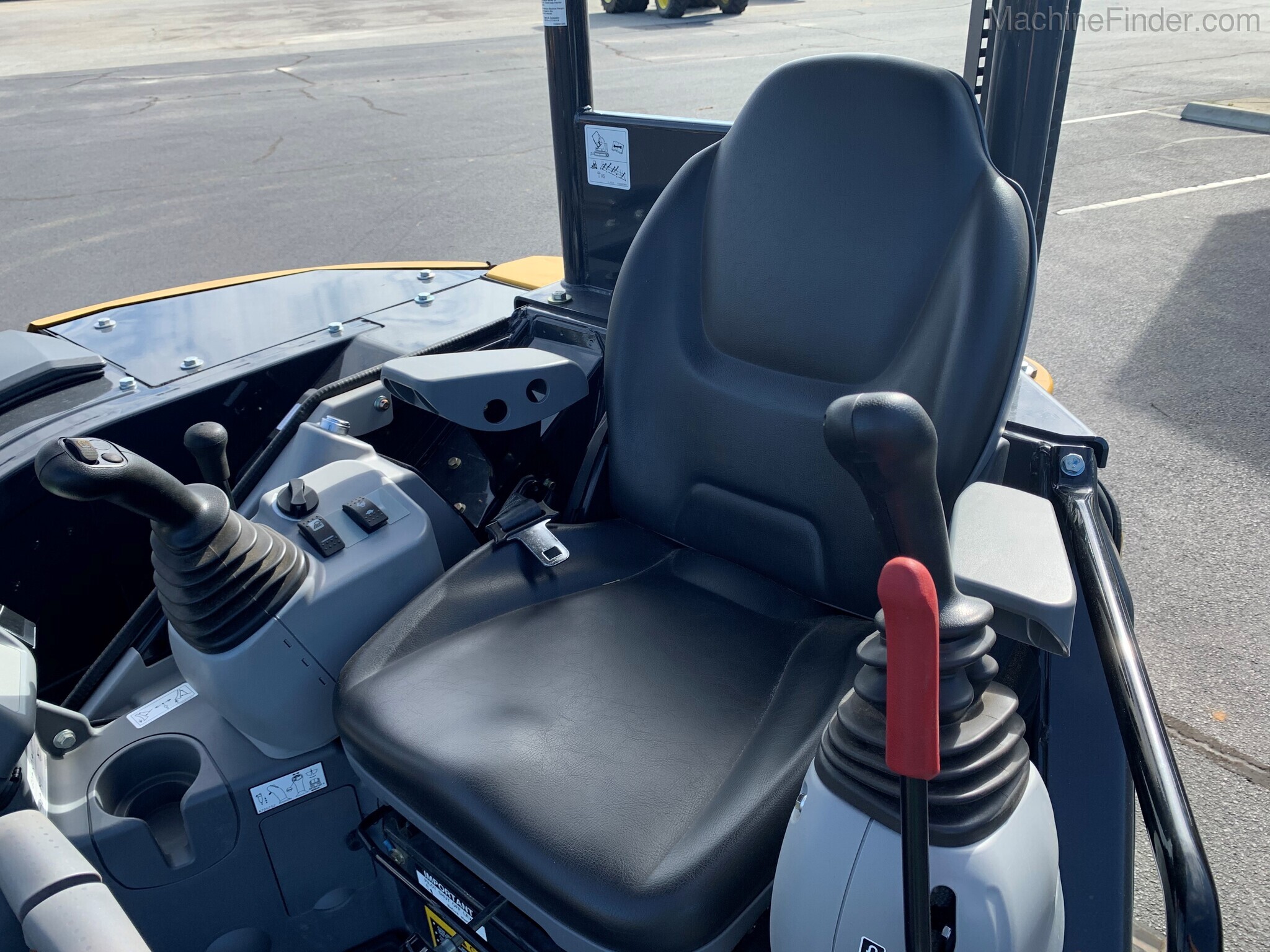 2020 John Deere 50G Image 8