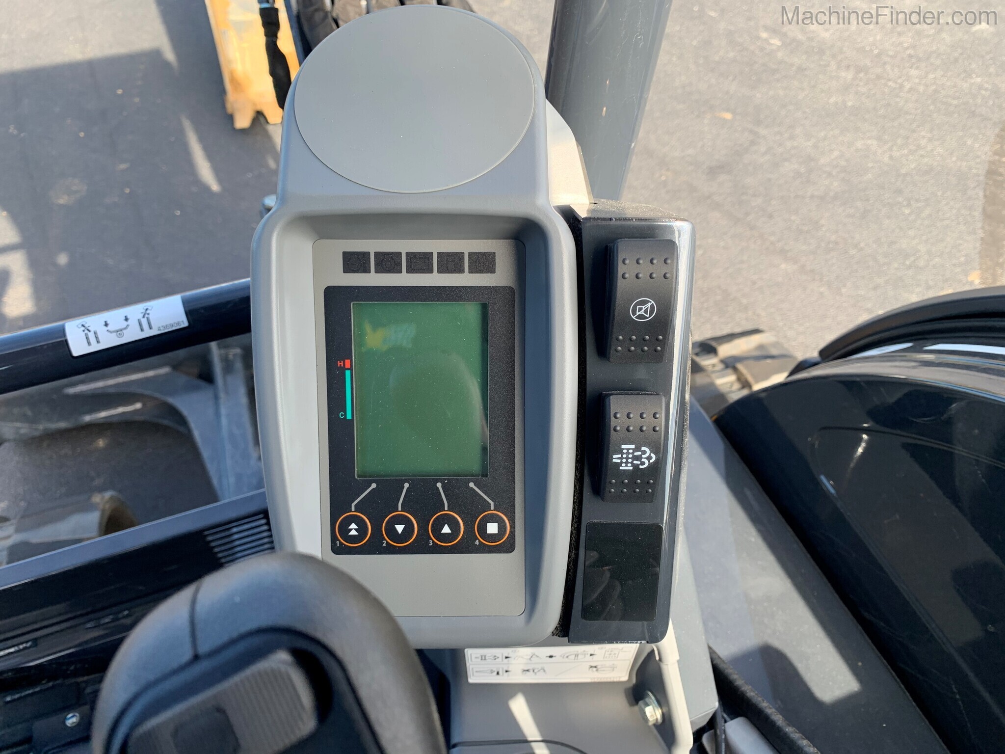 2020 John Deere 50G Image 9