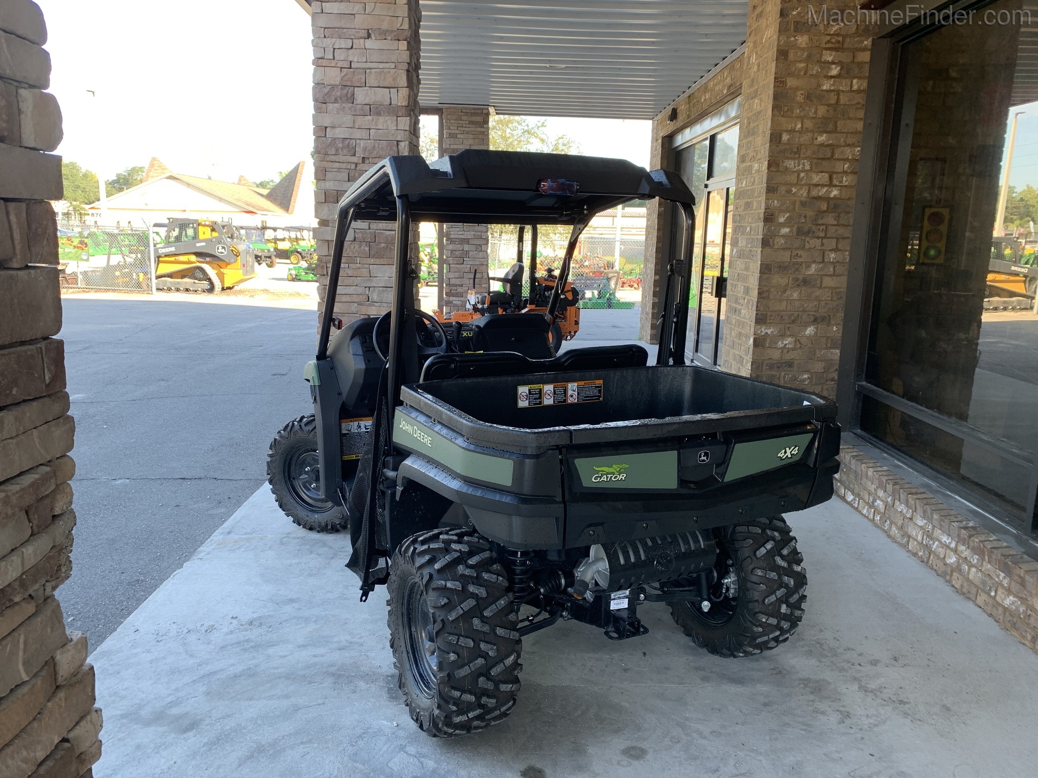 2021 John Deere 590E Image 2