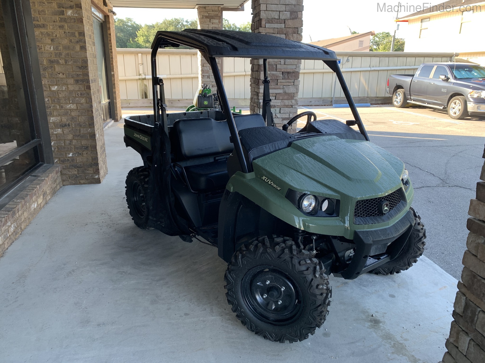 2021 John Deere 590E Image 3