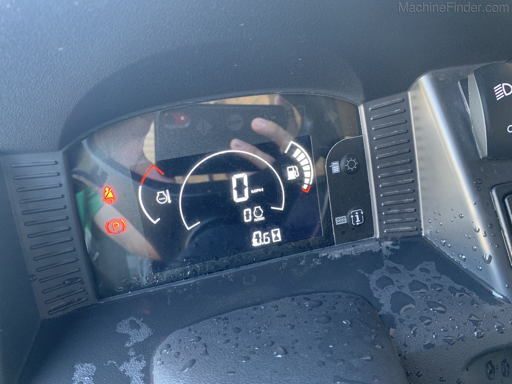 2021 John Deere 590E Image 8