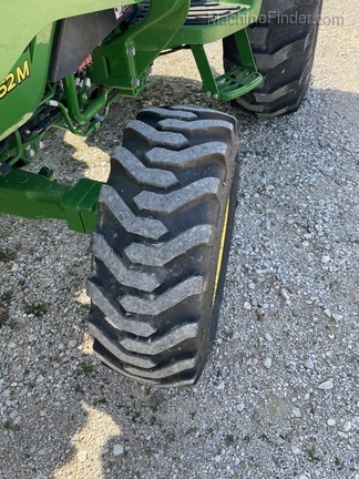 2017 John Deere 4052M Image 4