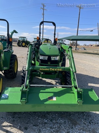 2017 John Deere 4052M Image 2
