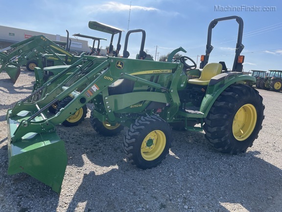 2017 John Deere 4052M Image 1