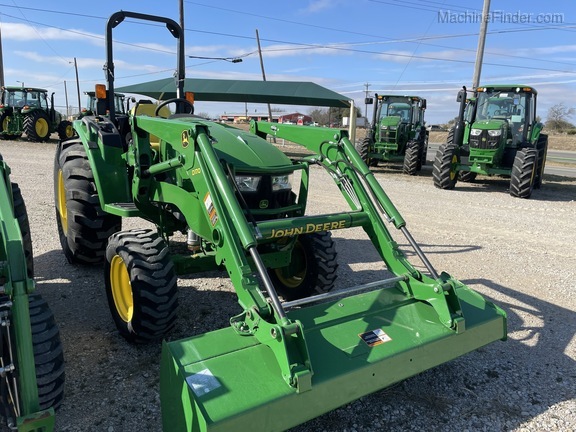 2017 John Deere 4052M Image 3