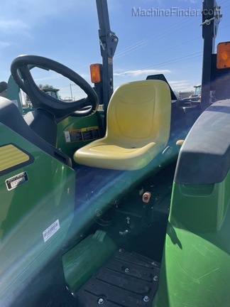 2017 John Deere 4052M Image 7