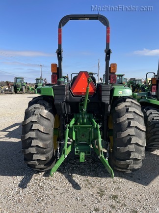 2017 John Deere 4052M Image 6