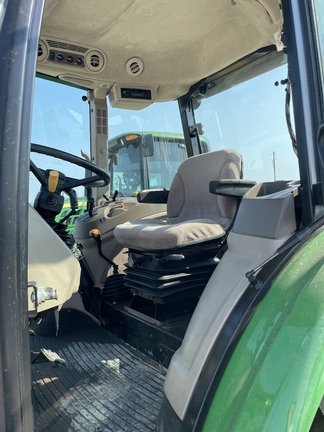 2015 John Deere 5085E Image 6