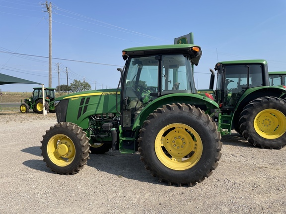 2015 John Deere 5085E Image 2