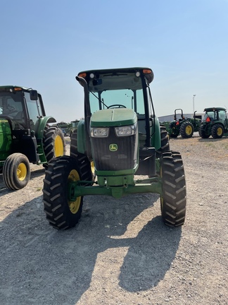 2015 John Deere 5085E Image 3
