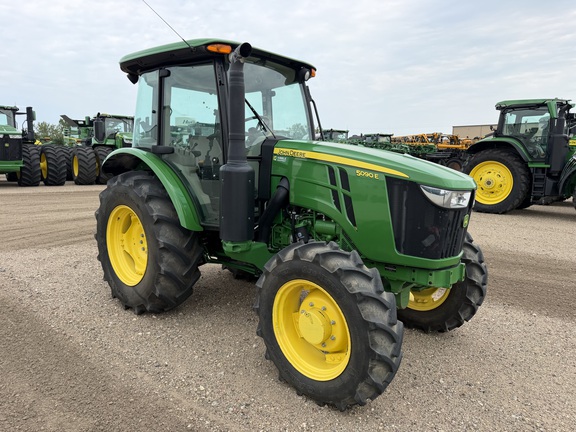  John Deere 5090E