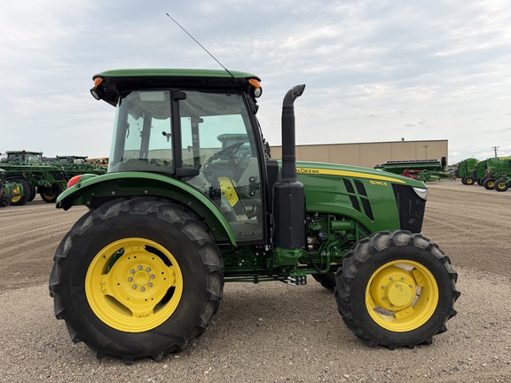 2021 John Deere 5090E - Photo2