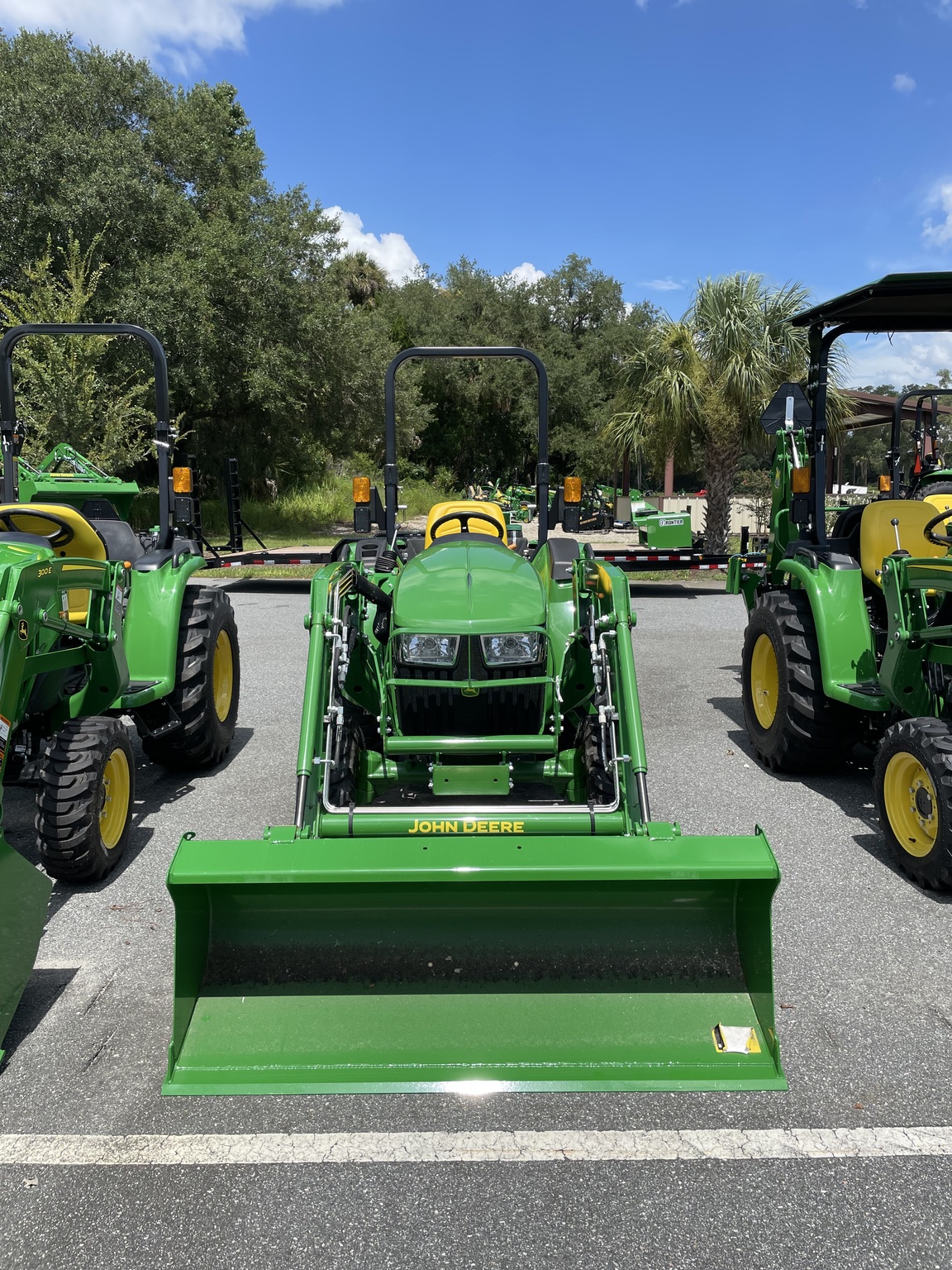2023 John Deere 3043D Image 4