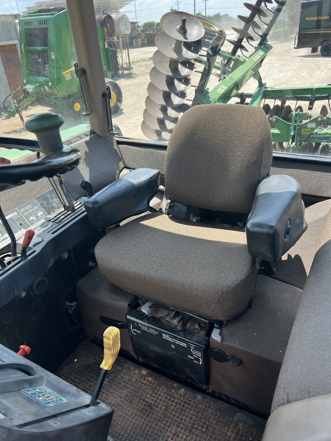1989 John Deere 4455 Image 4