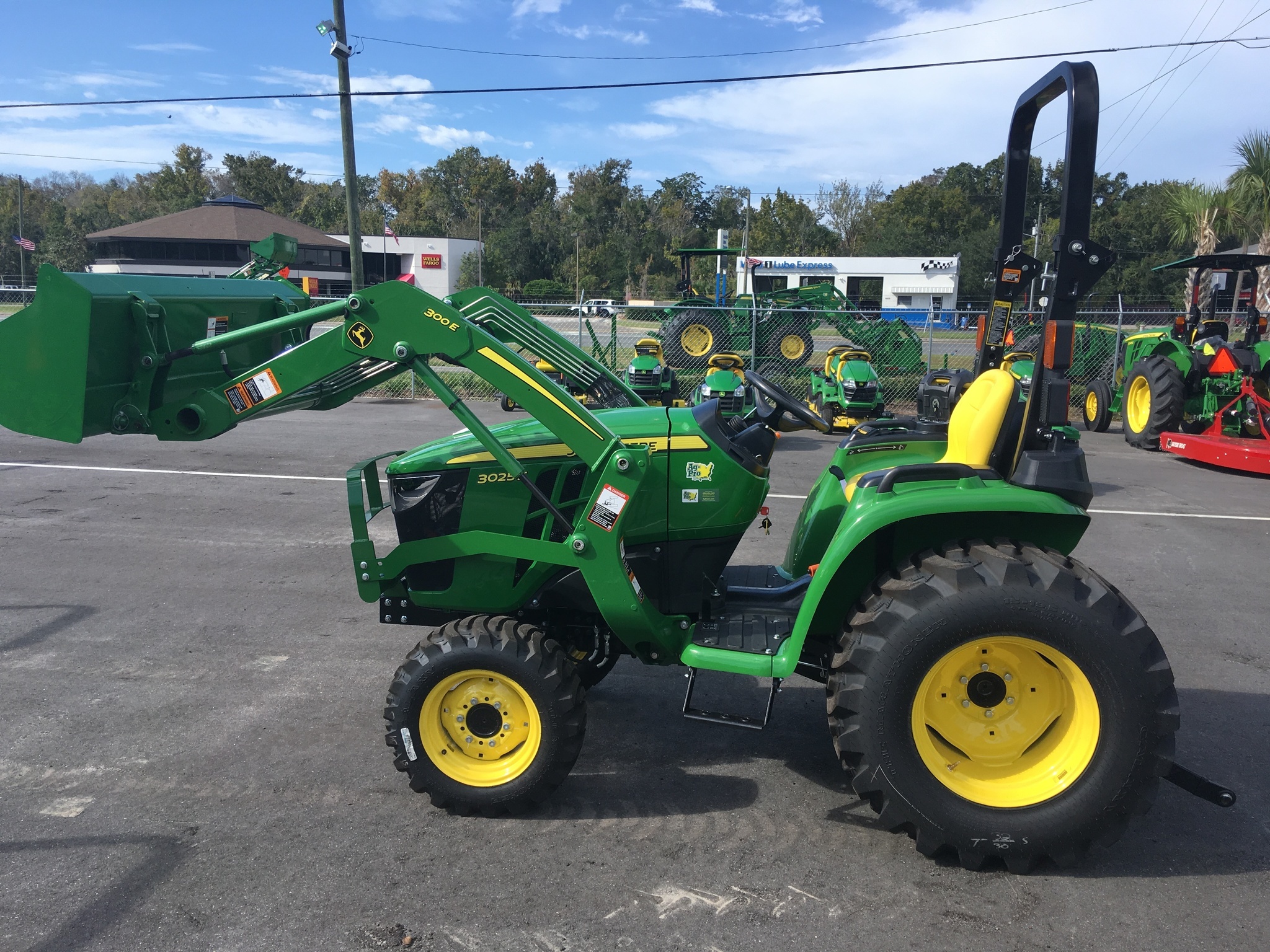 2023 John Deere 3025E Image 1