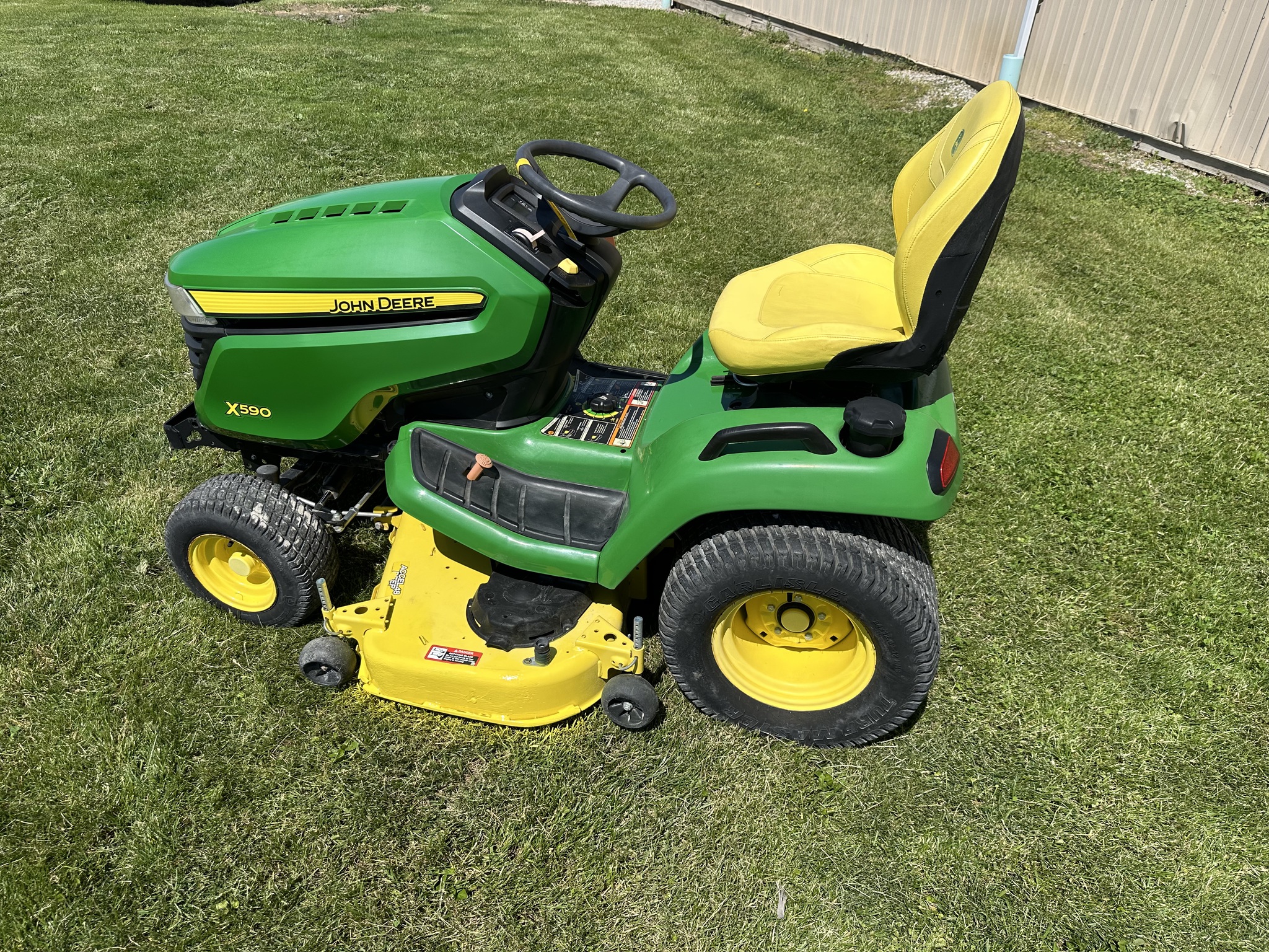 2022 John Deere X590 Image 3