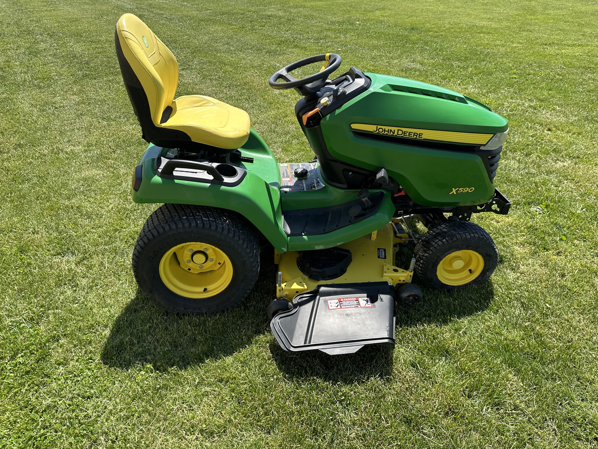 2022 John Deere X590 Image 5