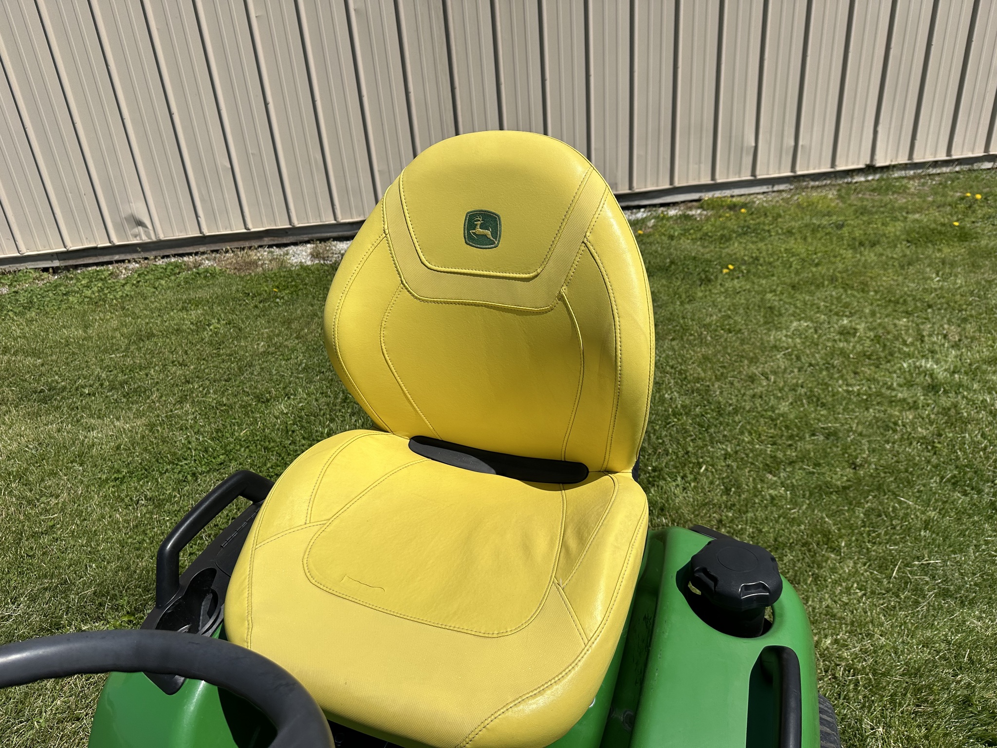 2022 John Deere X590 Image 10