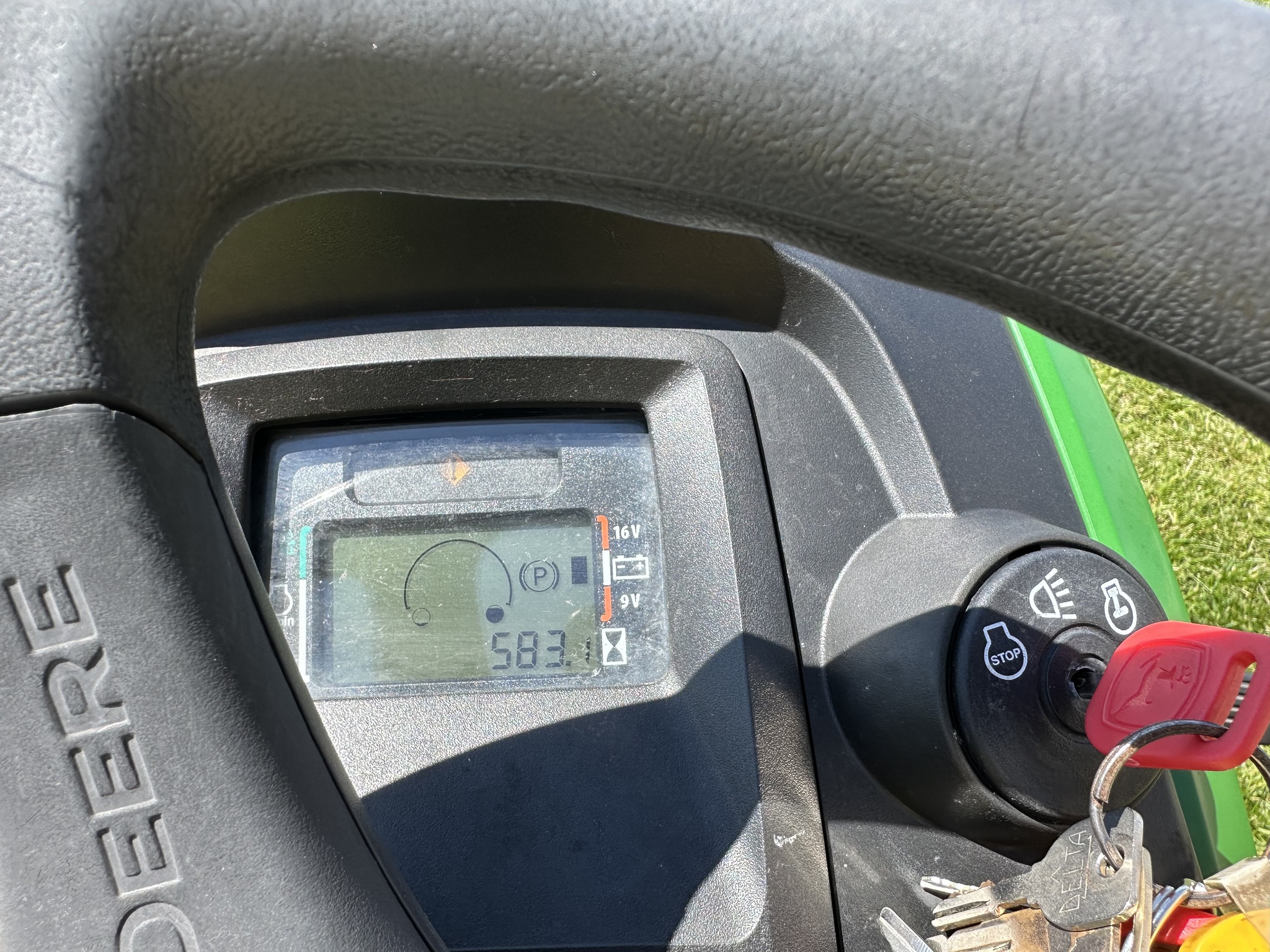 2022 John Deere X590 Image 11
