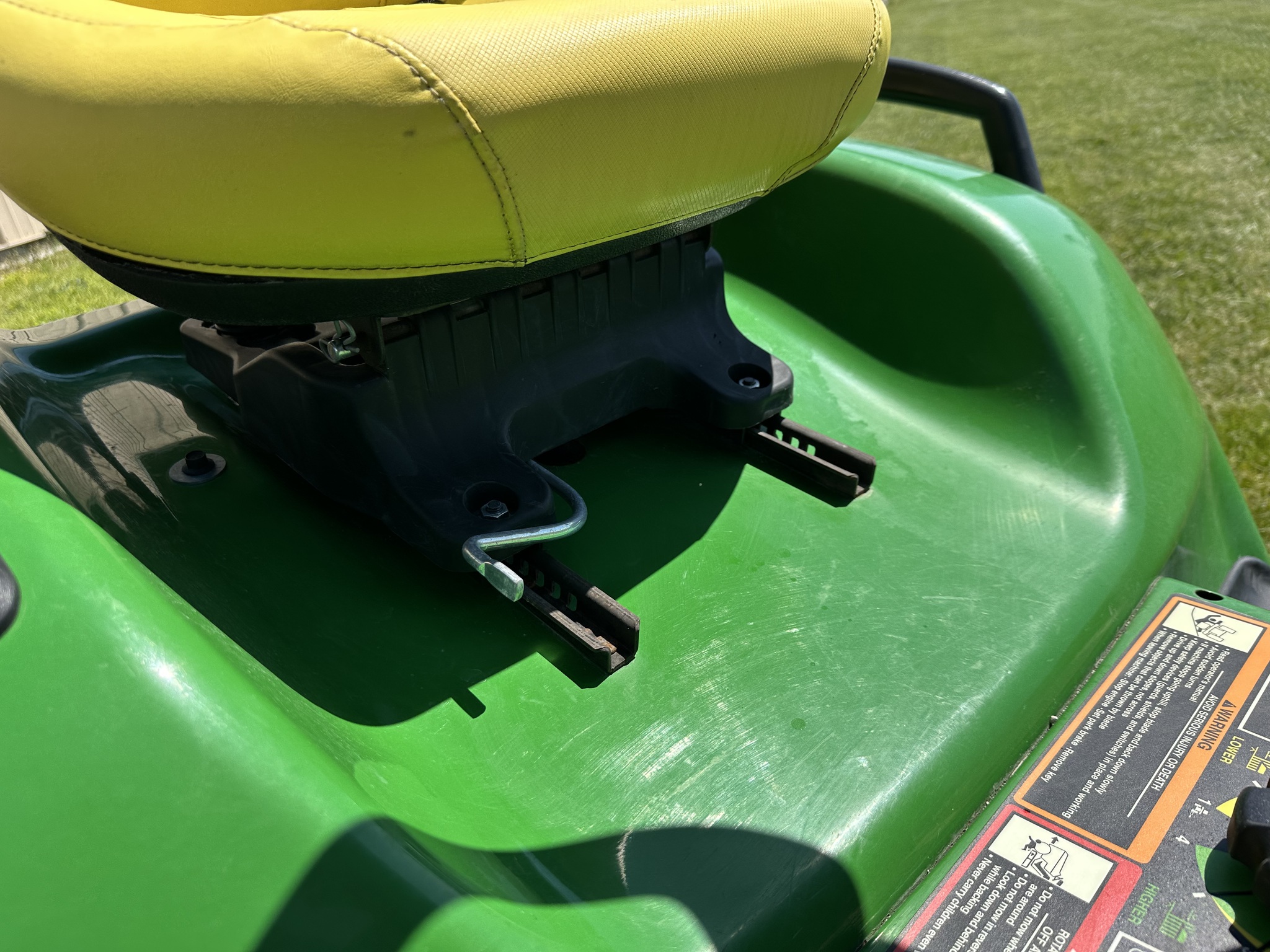 2022 John Deere X590 Image 13