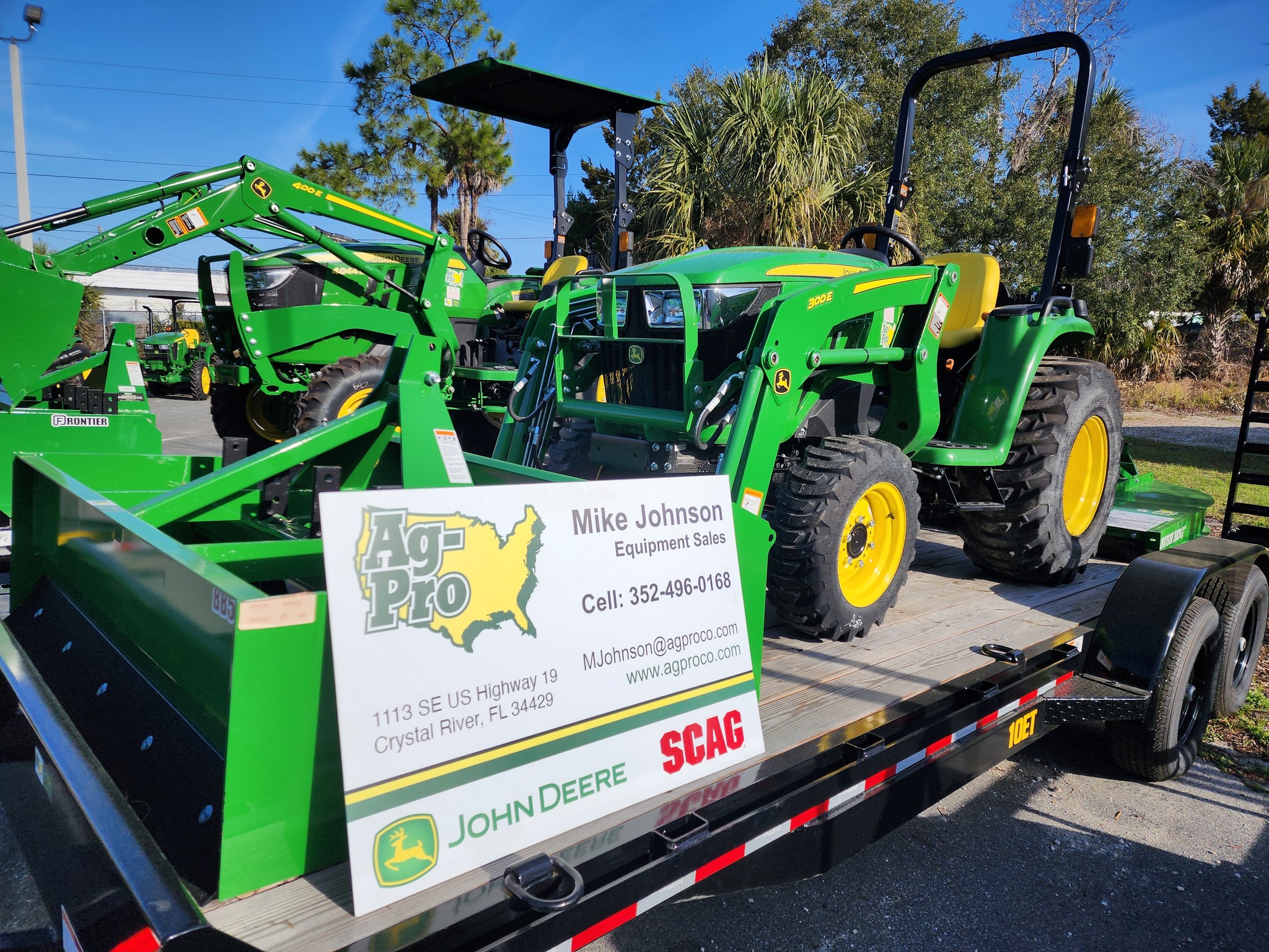 2023 John Deere 3038E Image 1