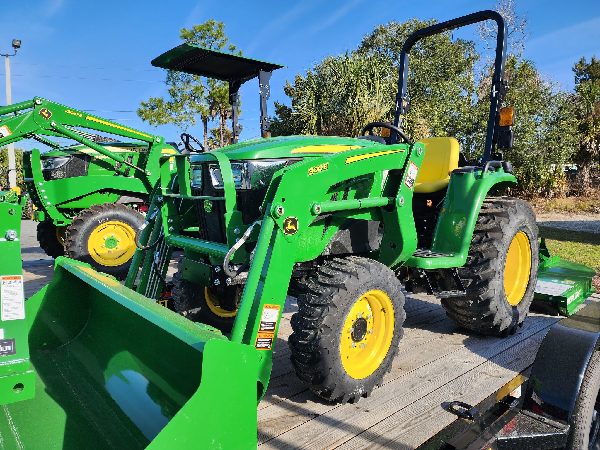 2023 John Deere 3038E Image 4