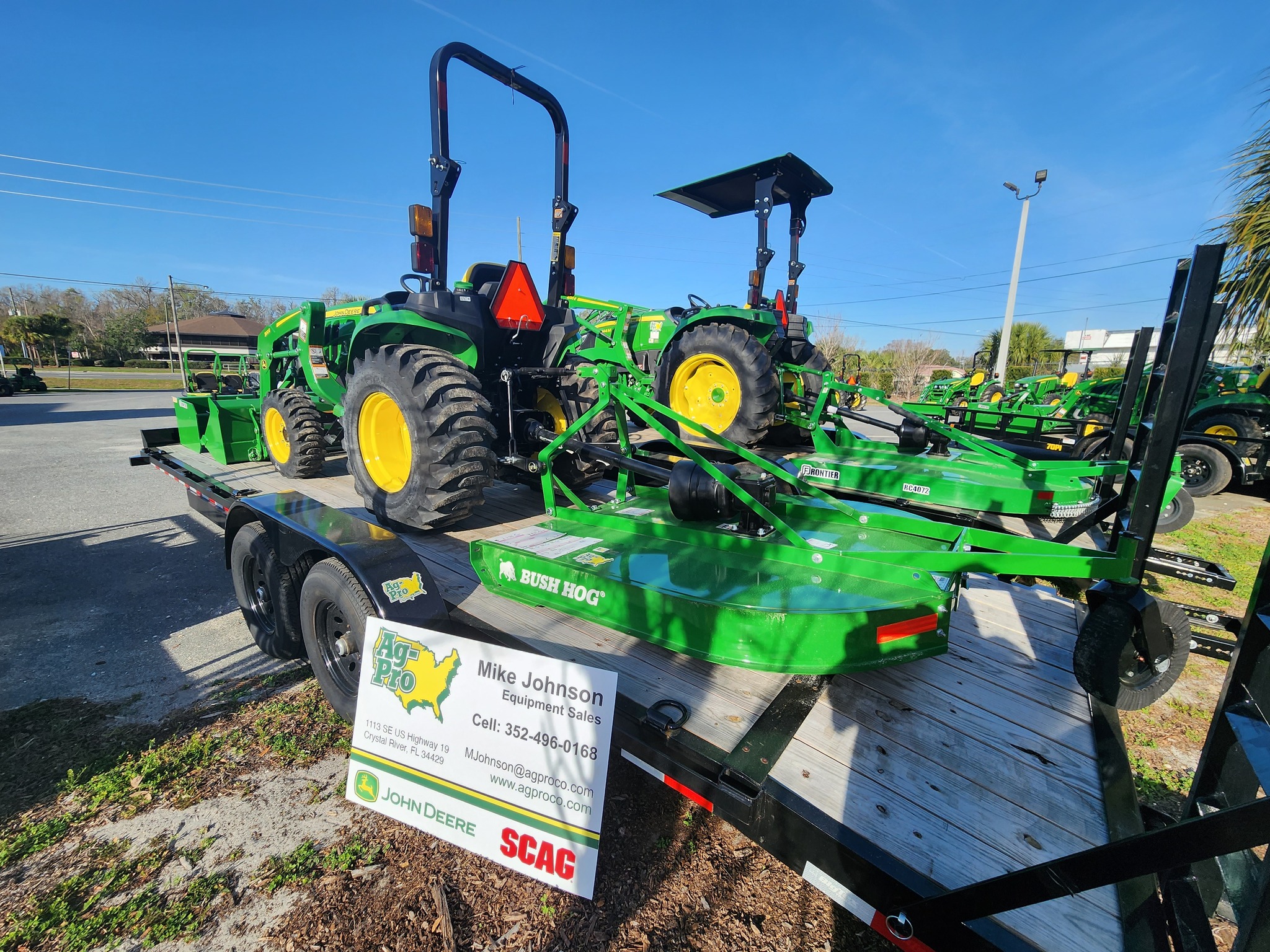 2023 John Deere 3038E Image 6