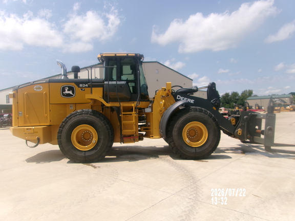 Photo of a 2023 John Deere 824P