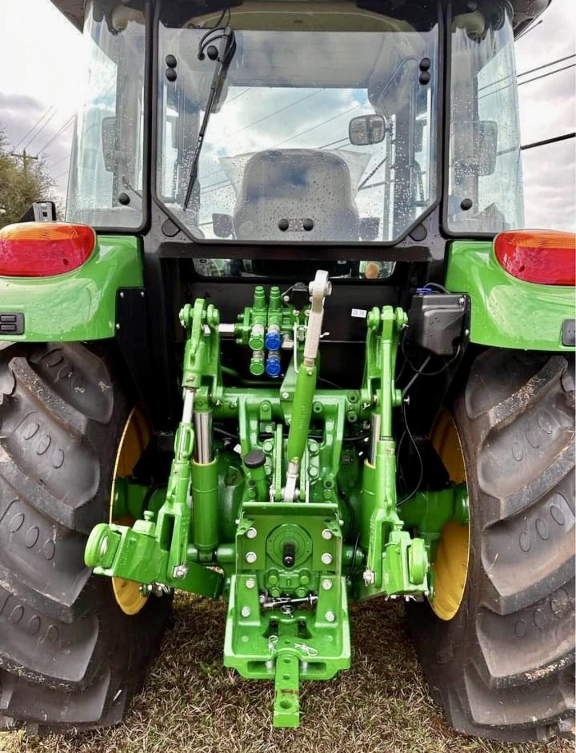 2025 John Deere 5075M Image 6