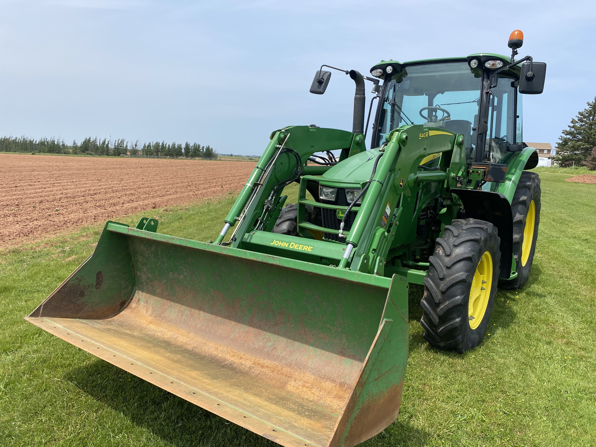 2018 John Deere 5100R Image 17