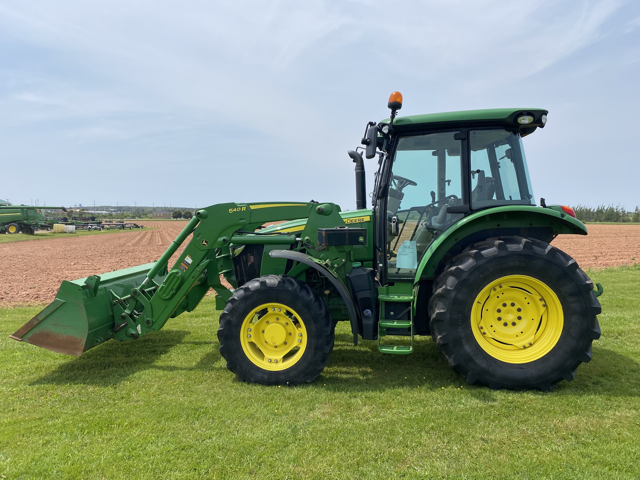 2018 John Deere 5100R Image 6