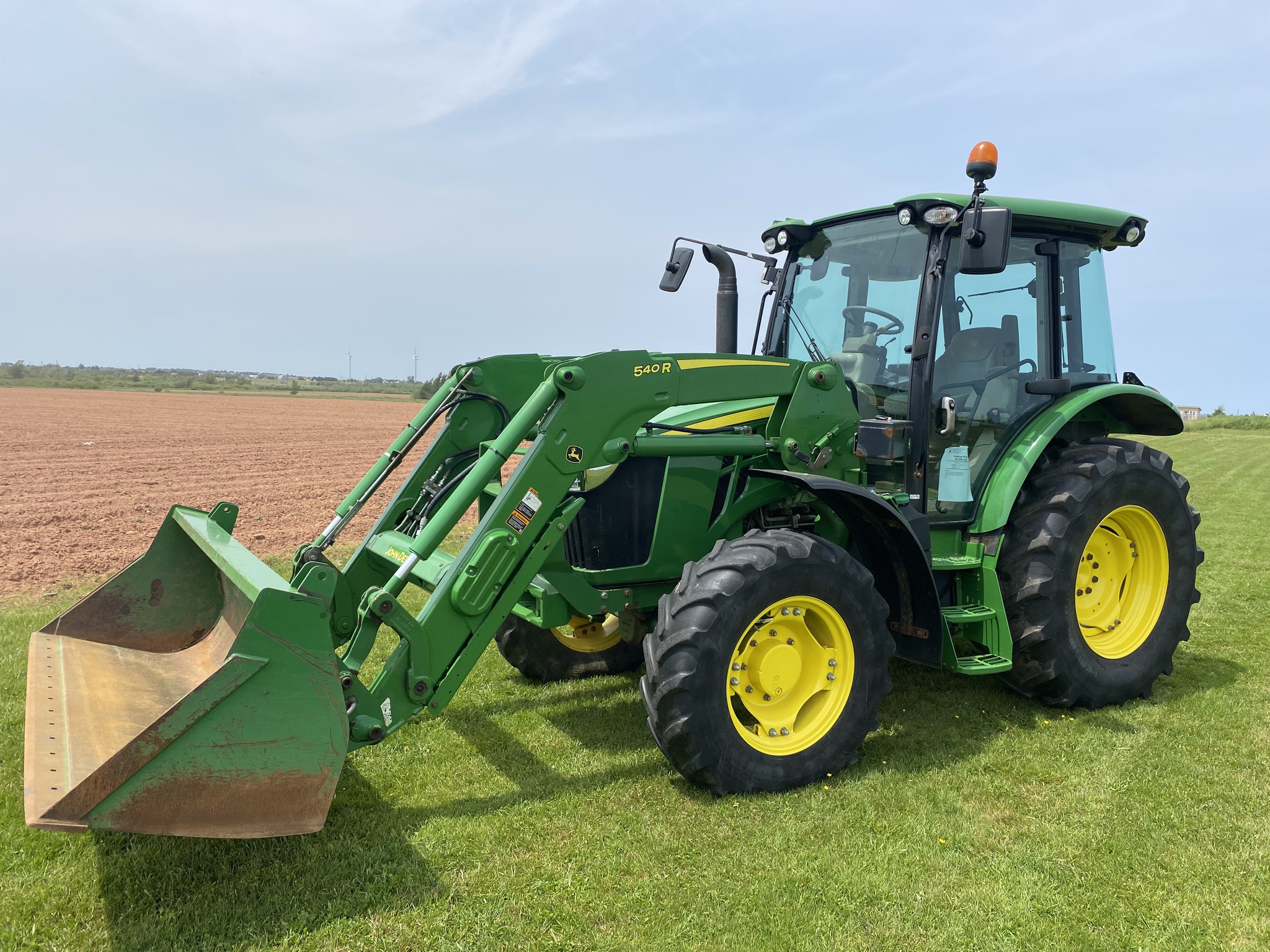 2018 John Deere 5100R Image 1