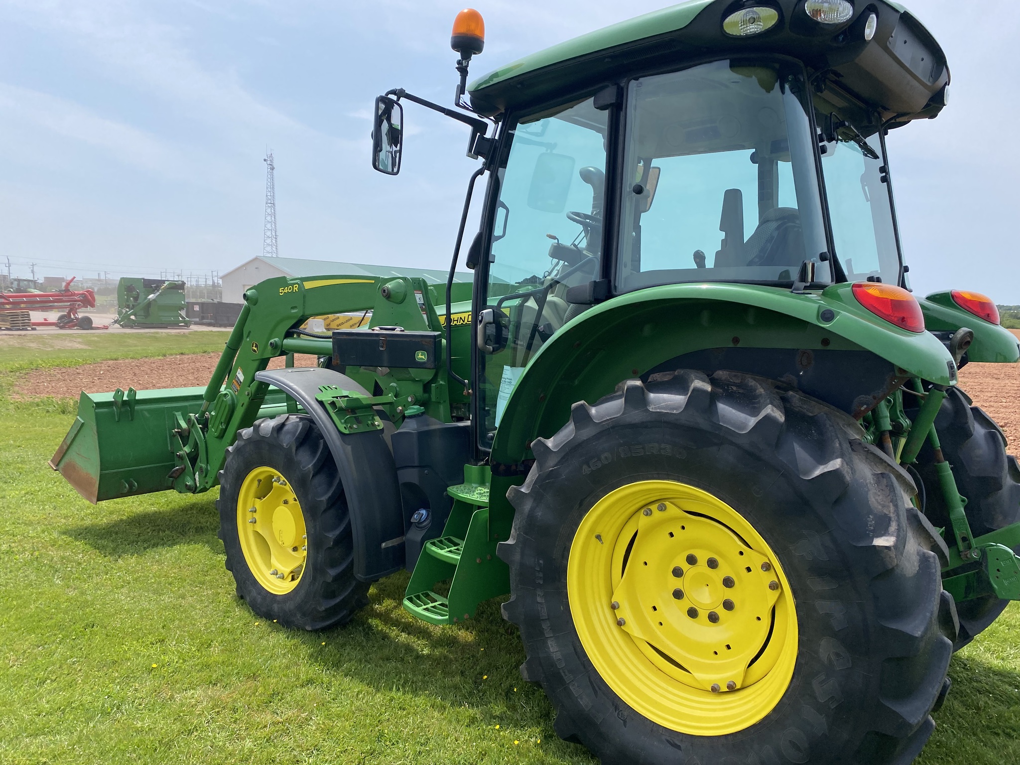 2018 John Deere 5100R Image 3