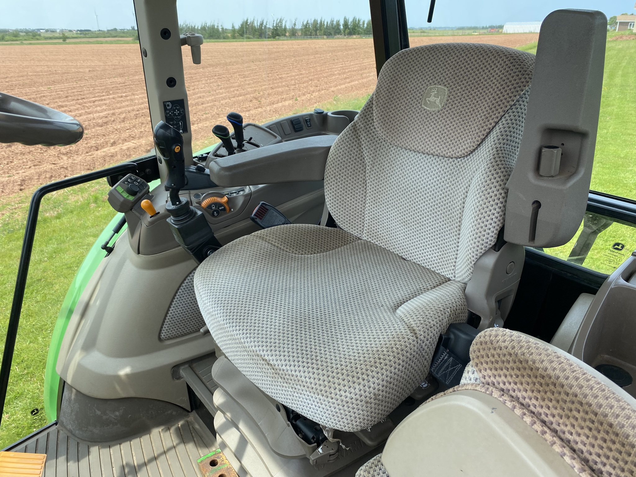 2018 John Deere 5100R Image 10