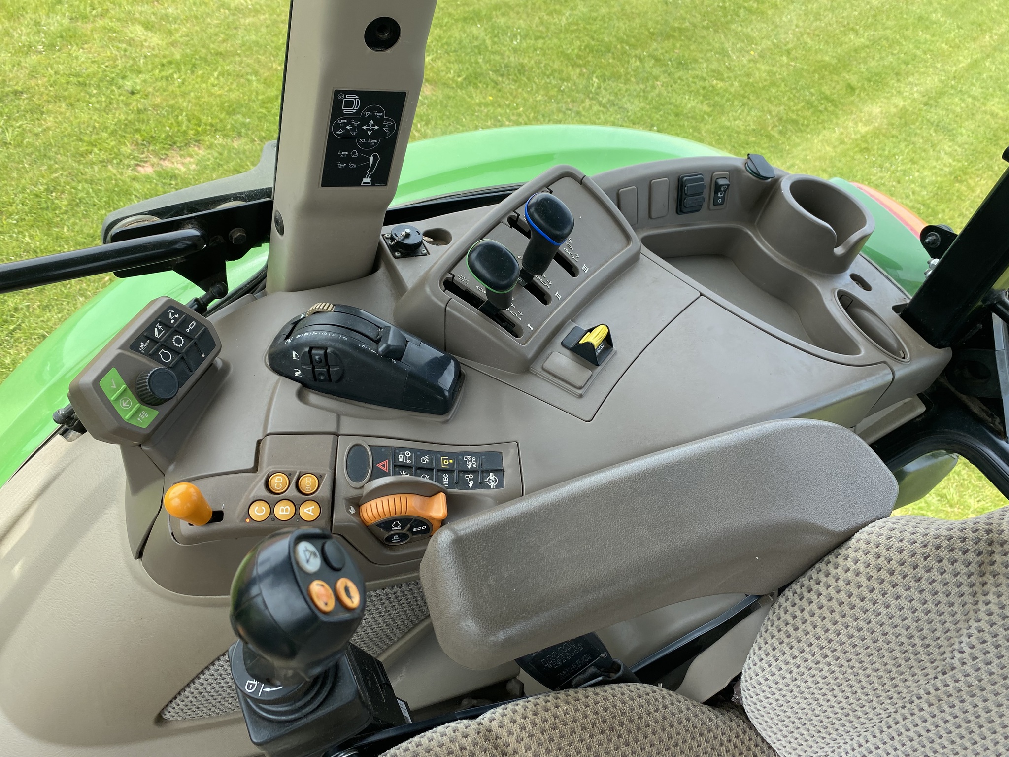 2018 John Deere 5100R Image 7