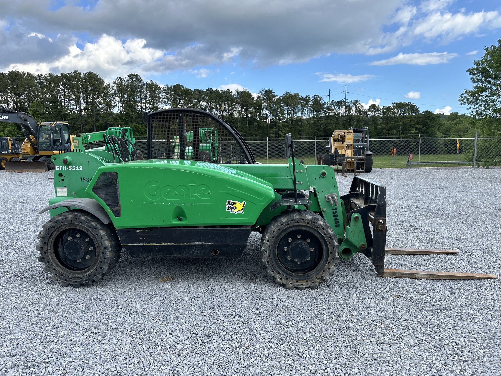 2015 Genie GTH5519 Image 3