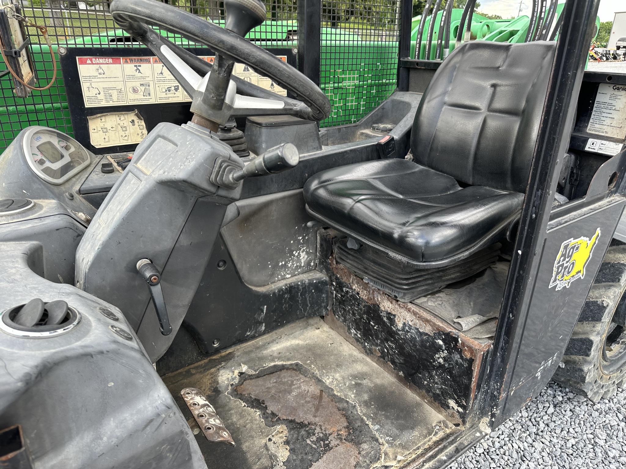 2015 Genie GTH5519 Image 9