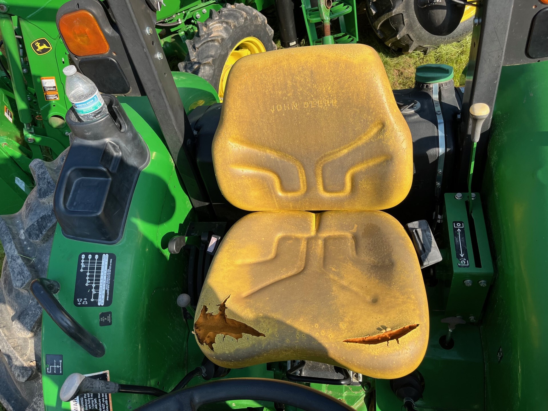 2017 John Deere 5065E Image 7