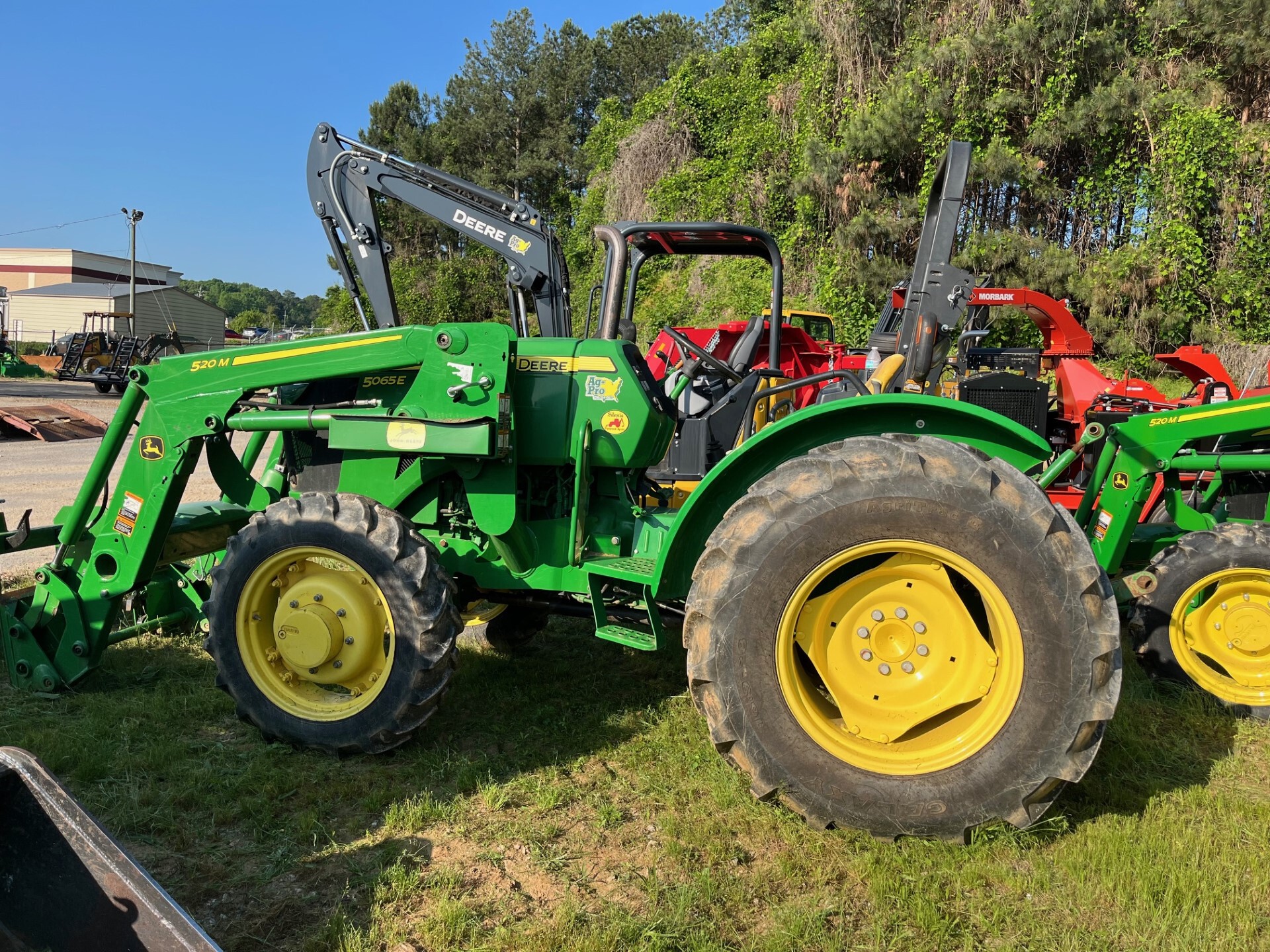 2017 John Deere 5065E Image 1