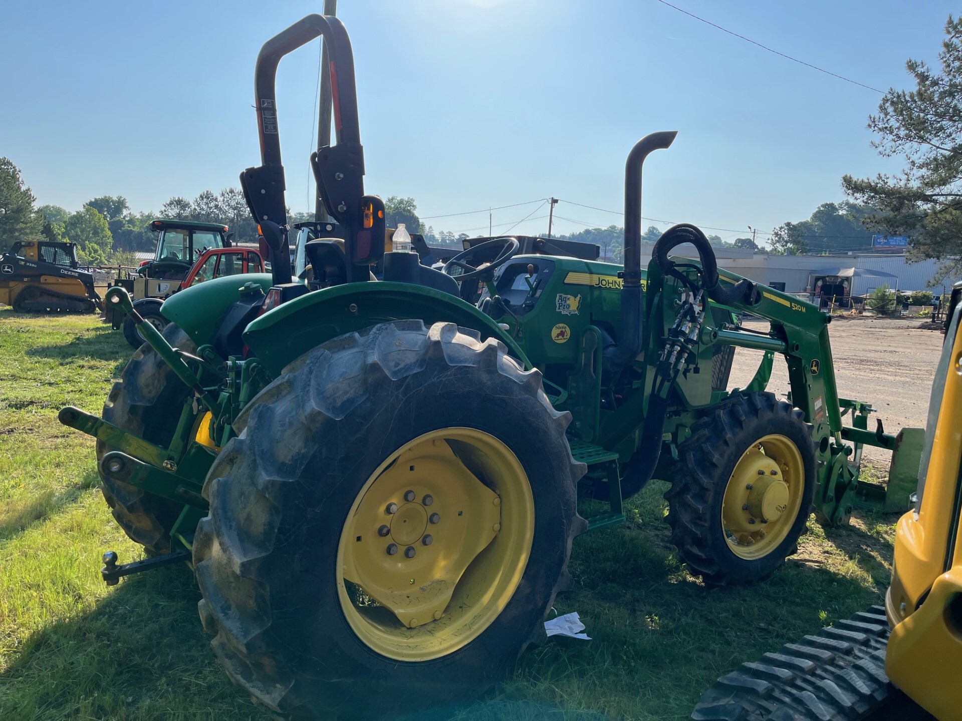 2017 John Deere 5065E Image 3