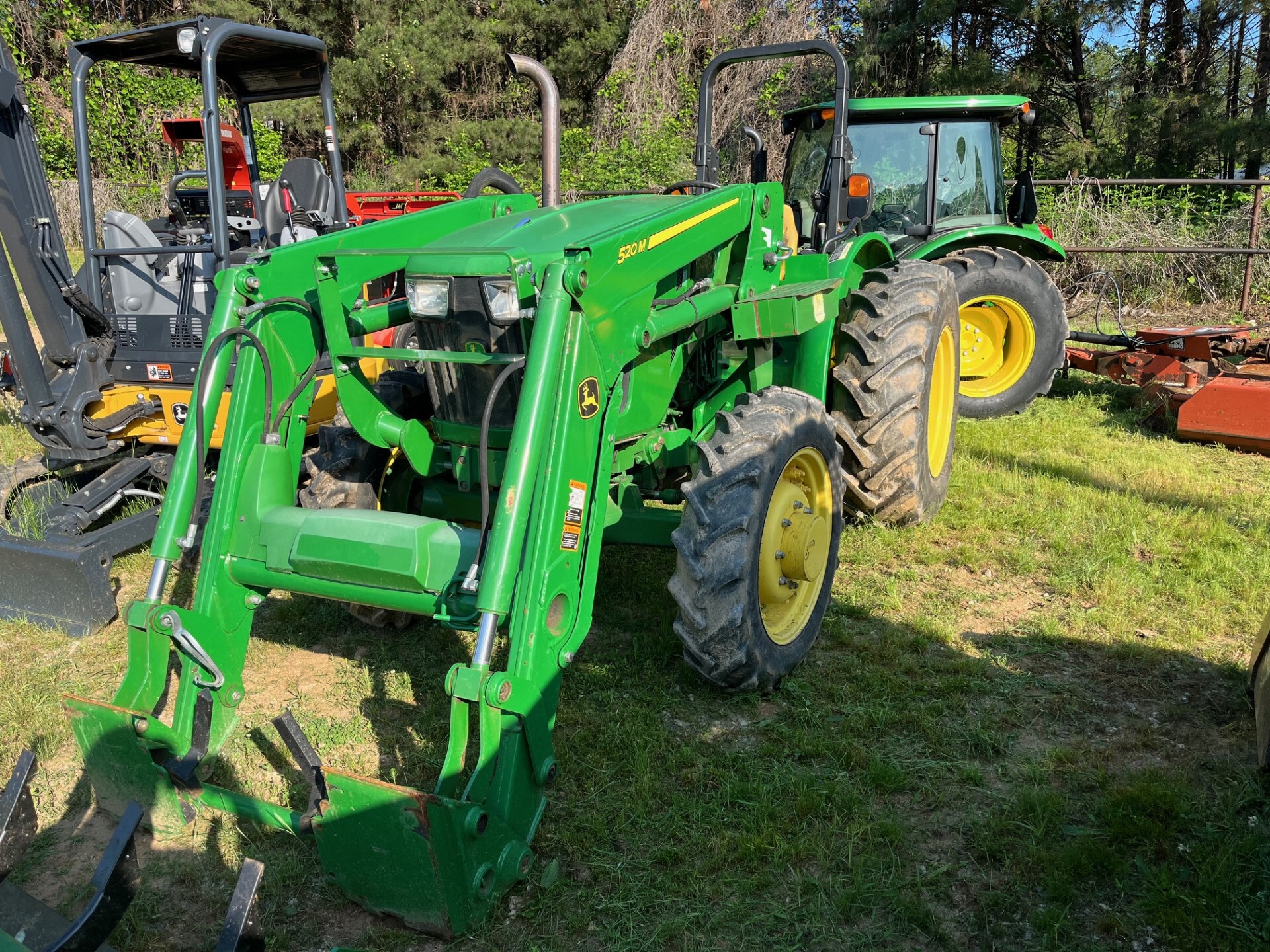 2017 John Deere 5065E Image 5