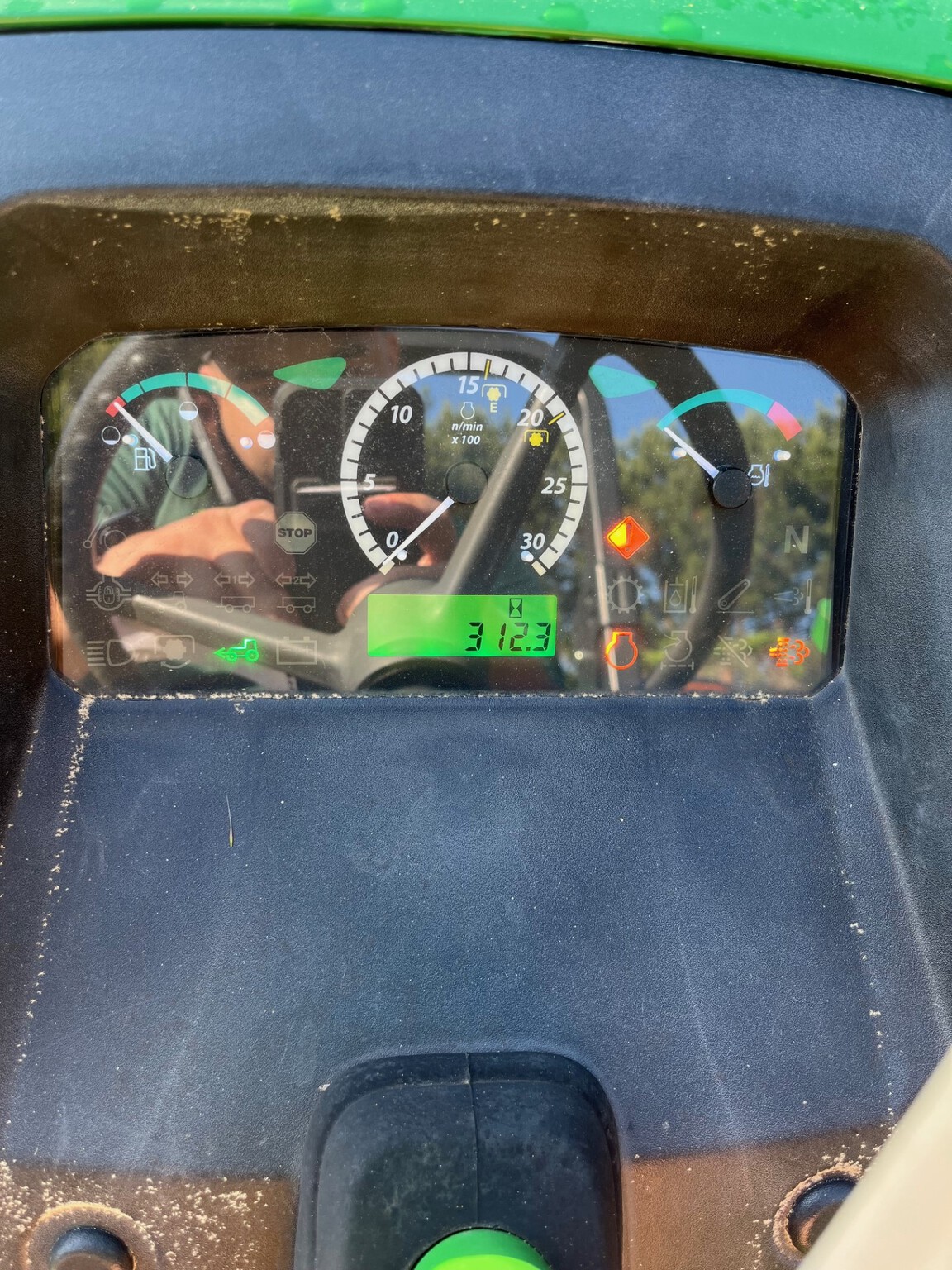 2017 John Deere 5065E Image 6