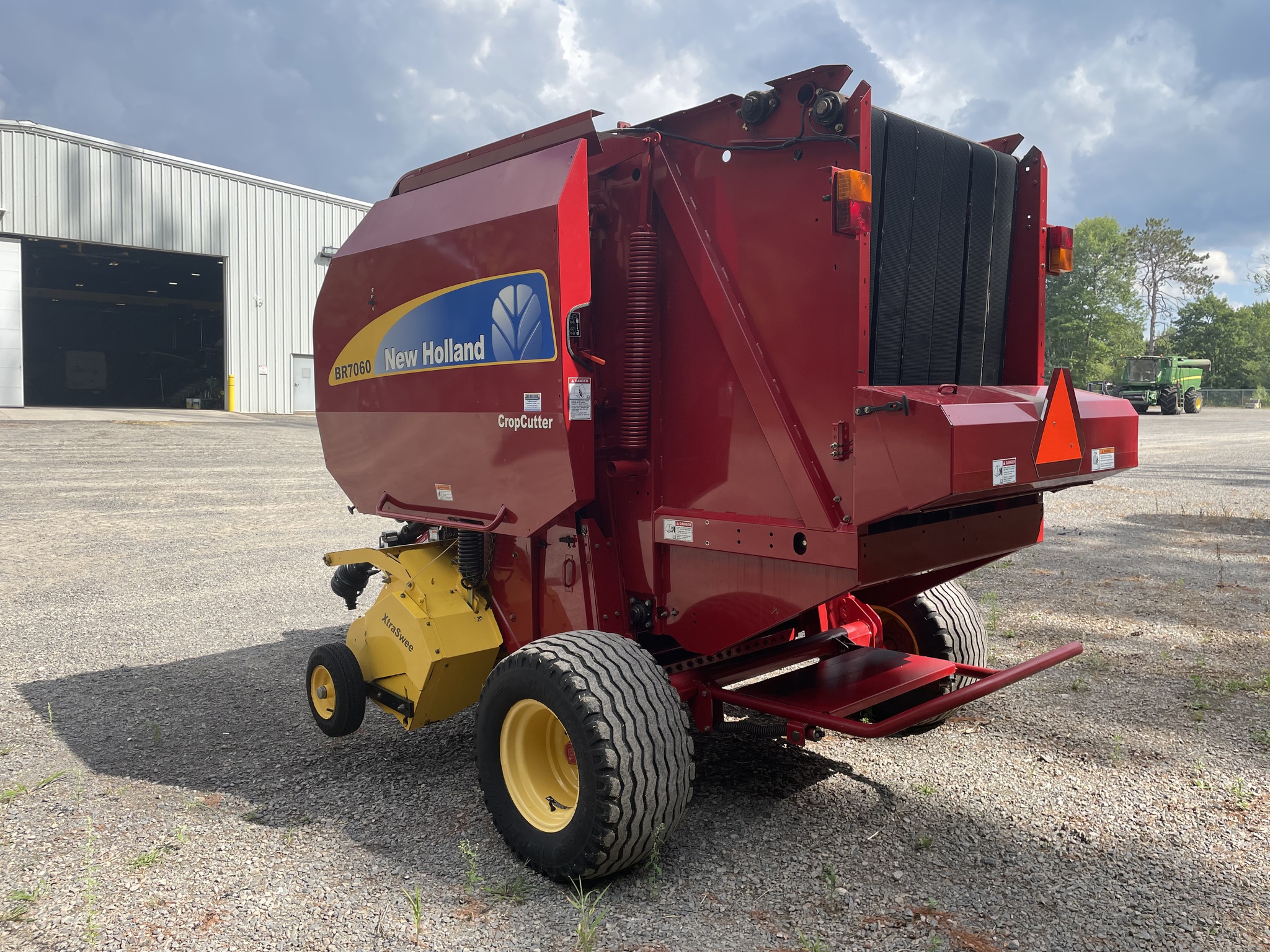 2011 New Holland BR7060 Image 2