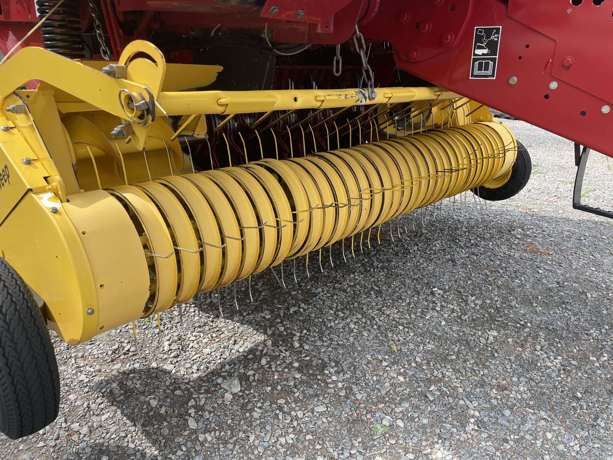 2011 New Holland BR7060 Image 6