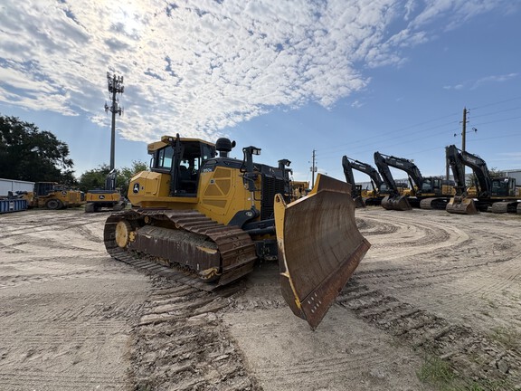 Photo of a 2023 John Deere 950K