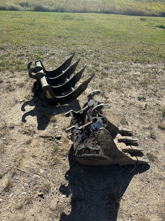 Used 2011 New Holland E35B Compact Excavators at Horizon Ag & Turf in Lloydminster, AB - Photo9